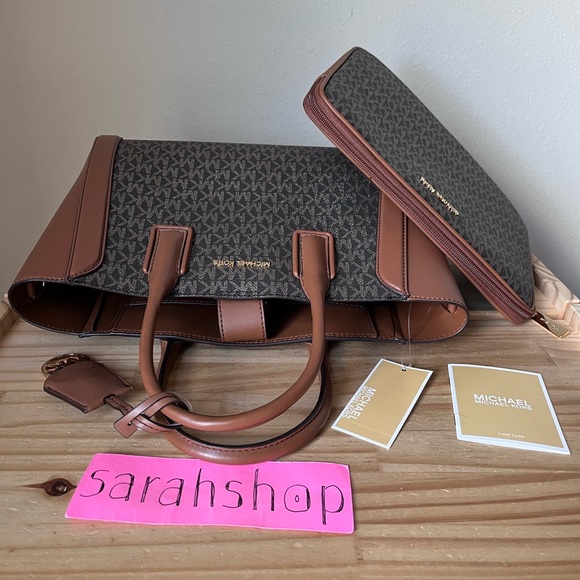 🌼Michael Kors Purse with iPad case - Picture 5 of 13